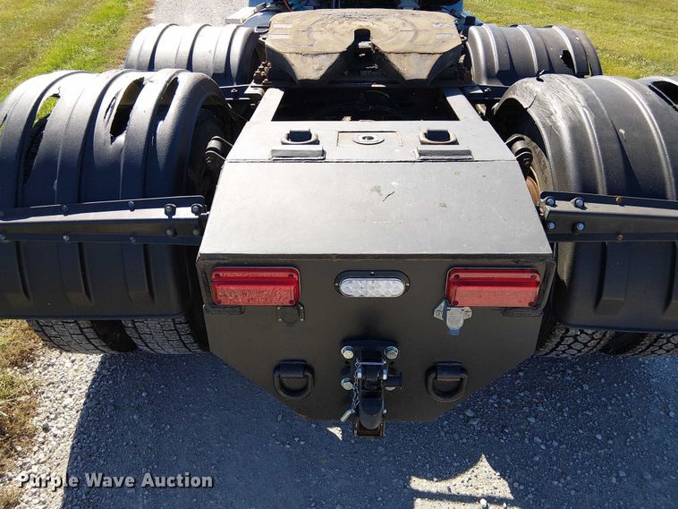 image for item DU3674 2005 Sterling Truck A9500 Series  semi truck