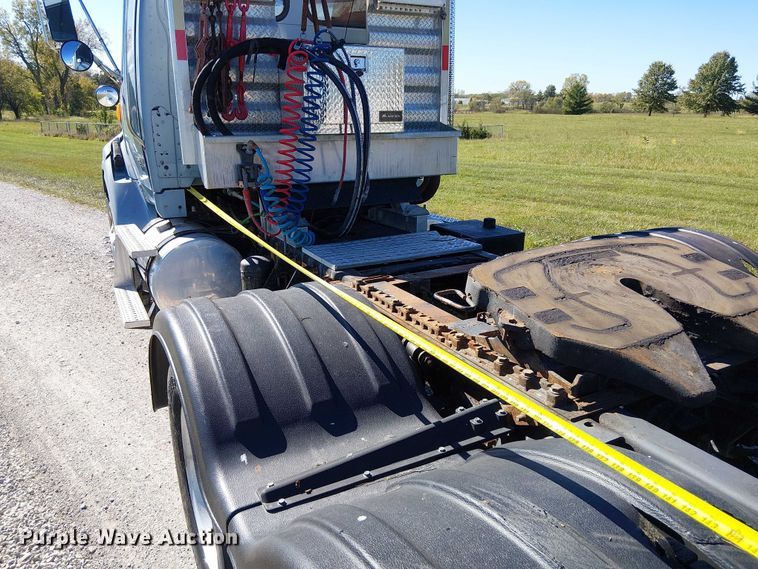 image for item DU3674 2005 Sterling Truck A9500 Series  semi truck