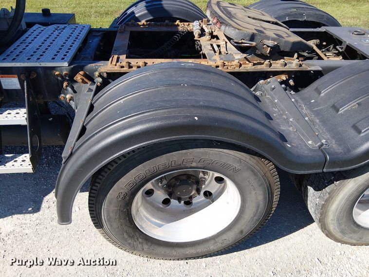 image for item DU3674 2005 Sterling Truck A9500 Series  semi truck