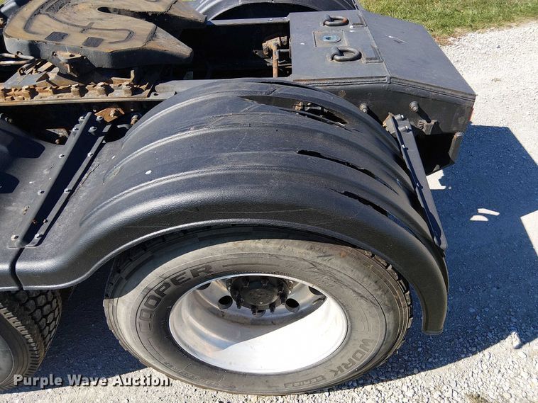 image for item DU3674 2005 Sterling Truck A9500 Series  semi truck