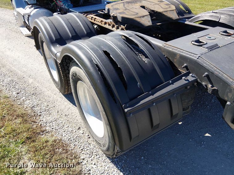 image for item DU3674 2005 Sterling Truck A9500 Series  semi truck