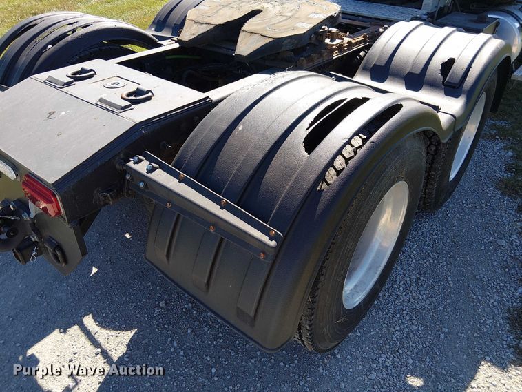 image for item DU3674 2005 Sterling Truck A9500 Series  semi truck