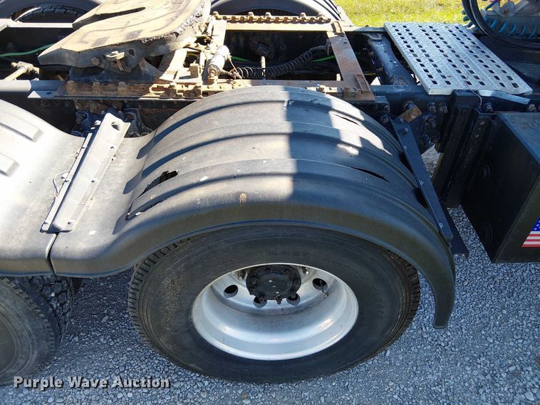 image for item DU3674 2005 Sterling Truck A9500 Series  semi truck