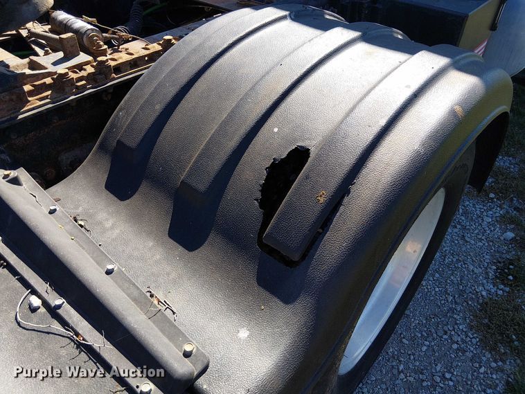 image for item DU3674 2005 Sterling Truck A9500 Series  semi truck