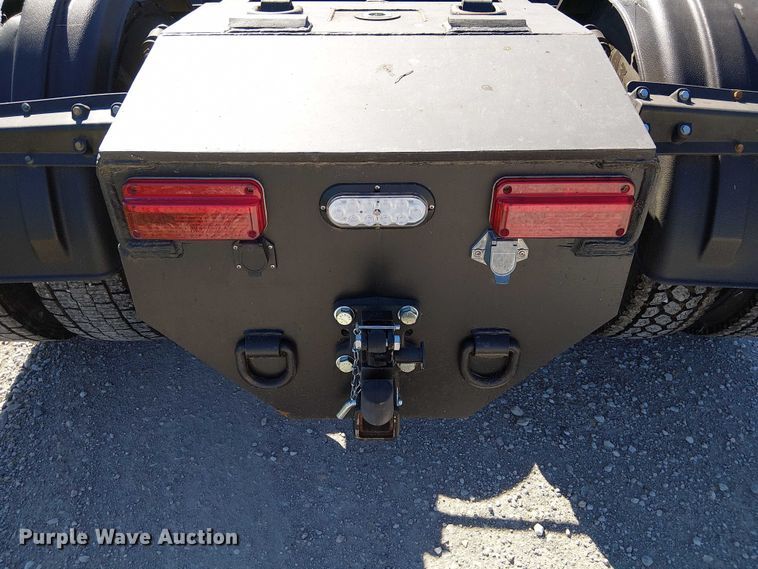 image for item DU3674 2005 Sterling Truck A9500 Series  semi truck