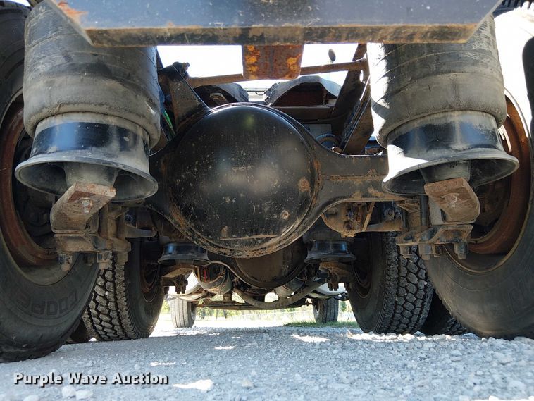 image for item DU3674 2005 Sterling Truck A9500 Series  semi truck