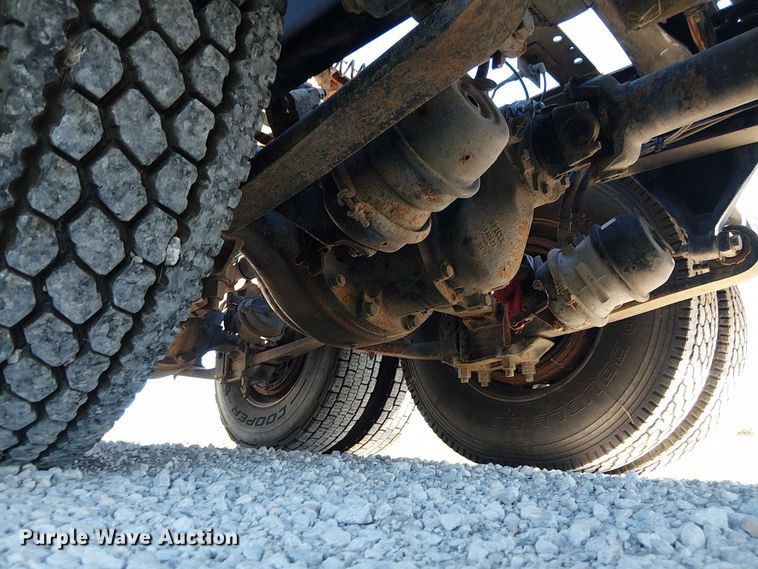 image for item DU3674 2005 Sterling Truck A9500 Series  semi truck