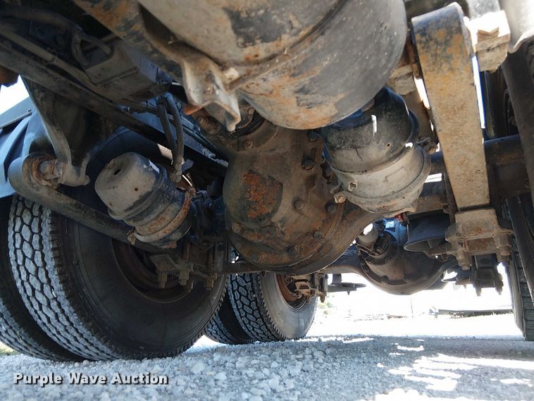 image for item DU3674 2005 Sterling Truck A9500 Series  semi truck