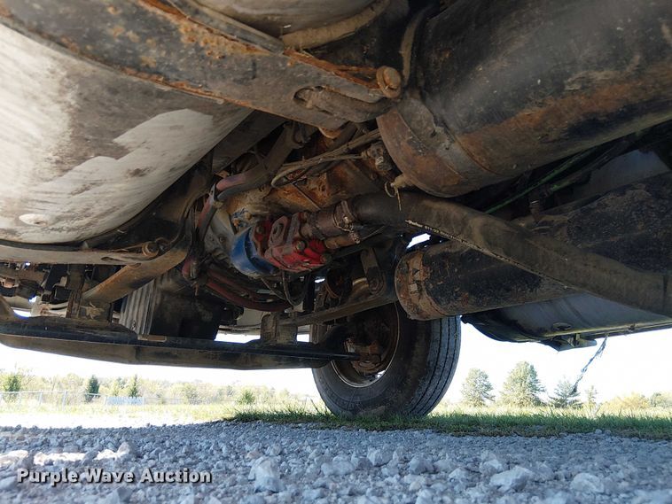 image for item DU3674 2005 Sterling Truck A9500 Series  semi truck