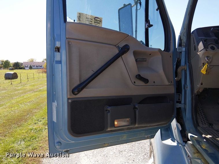 image for item DU3674 2005 Sterling Truck A9500 Series  semi truck