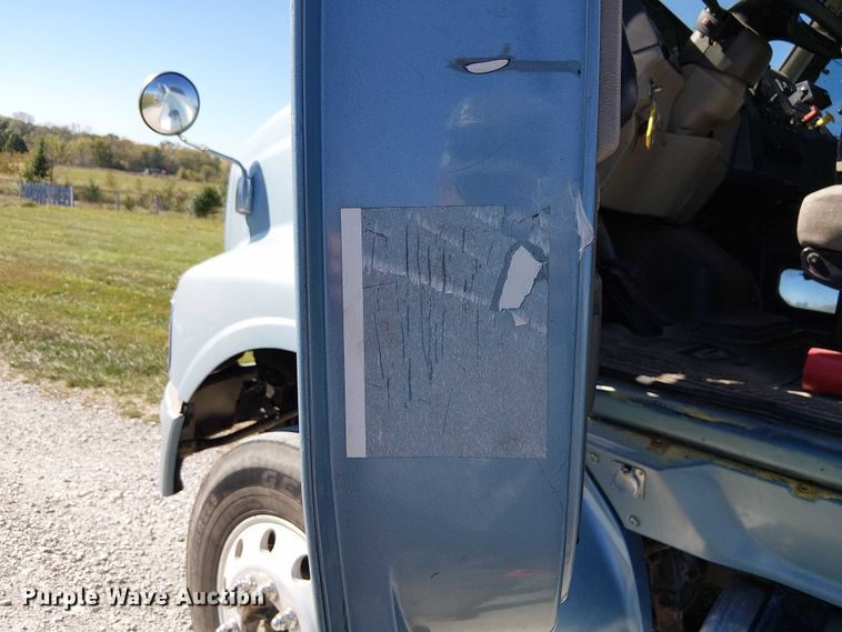 image for item DU3674 2005 Sterling Truck A9500 Series  semi truck