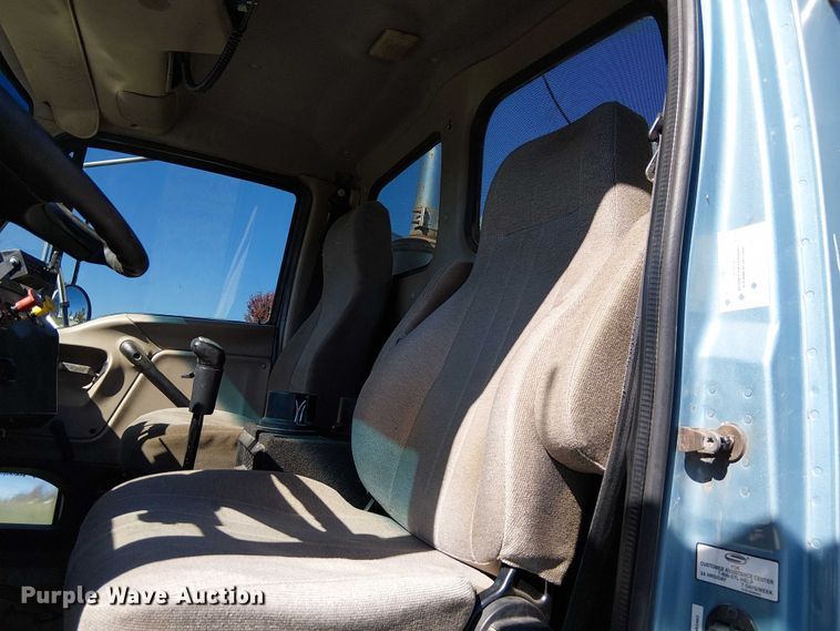 image for item DU3674 2005 Sterling Truck A9500 Series  semi truck