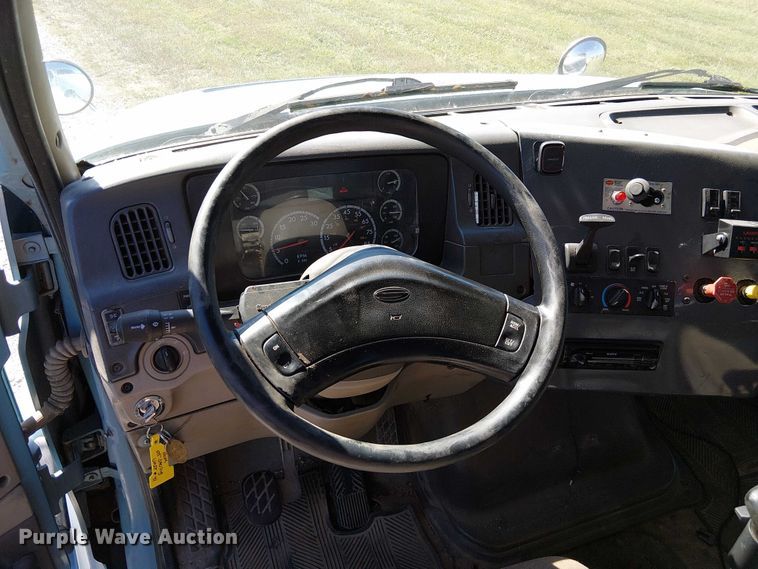 image for item DU3674 2005 Sterling Truck A9500 Series  semi truck