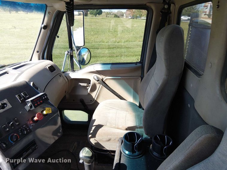 image for item DU3674 2005 Sterling Truck A9500 Series  semi truck