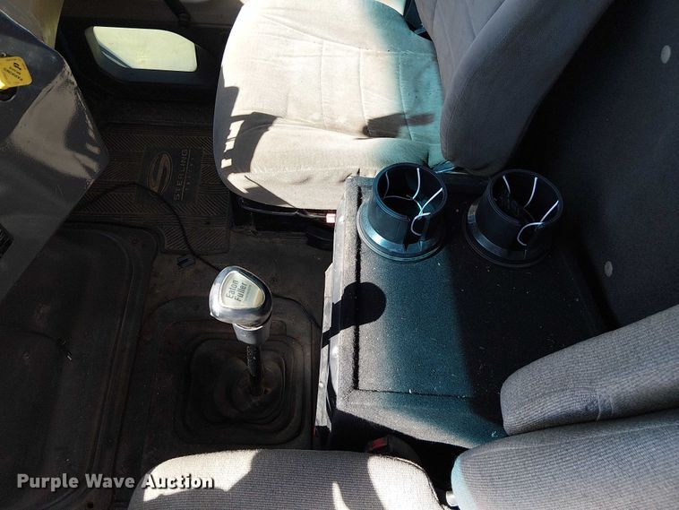 image for item DU3674 2005 Sterling Truck A9500 Series  semi truck