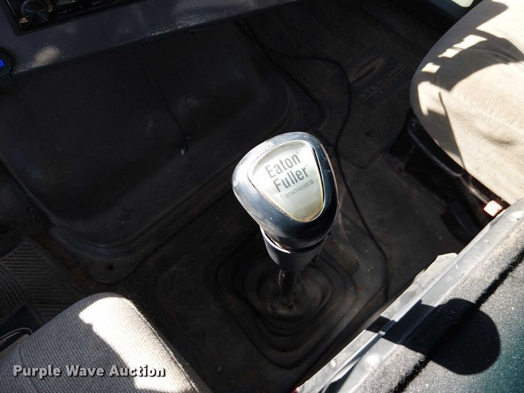 image for item DU3674 2005 Sterling Truck A9500 Series  semi truck