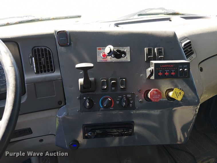 image for item DU3674 2005 Sterling Truck A9500 Series  semi truck