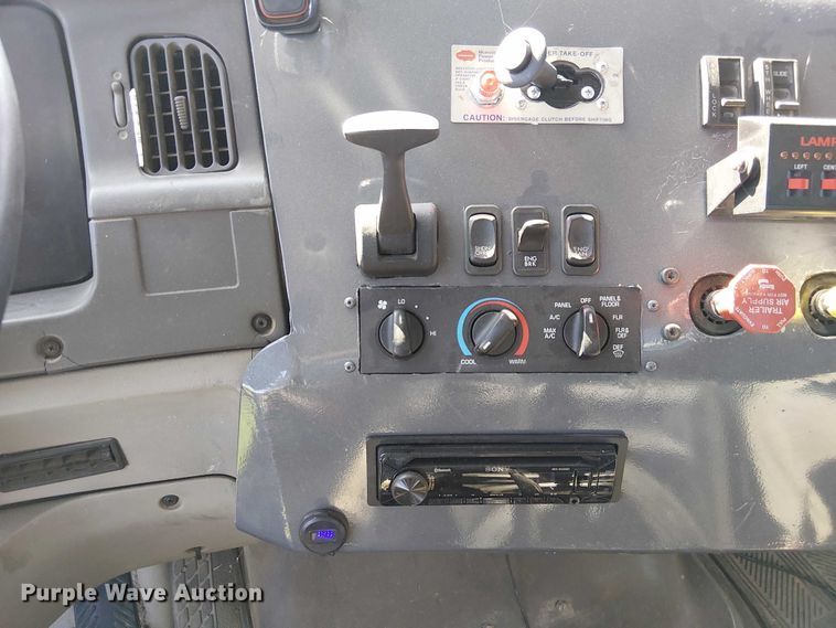 image for item DU3674 2005 Sterling Truck A9500 Series  semi truck