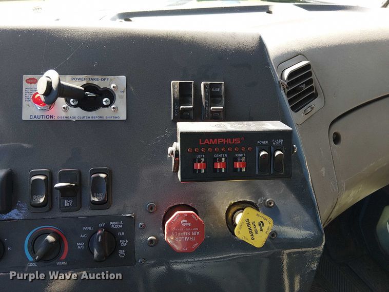 image for item DU3674 2005 Sterling Truck A9500 Series  semi truck