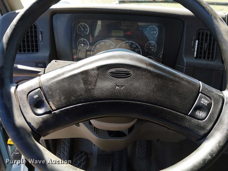 image for item DU3674 2005 Sterling Truck A9500 Series  semi truck