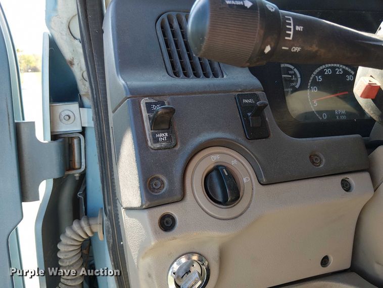 image for item DU3674 2005 Sterling Truck A9500 Series  semi truck