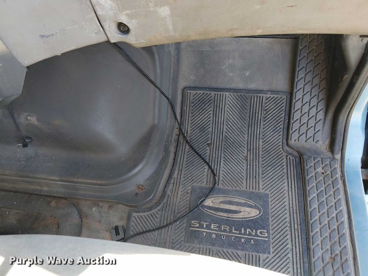 image for item DU3674 2005 Sterling Truck A9500 Series  semi truck