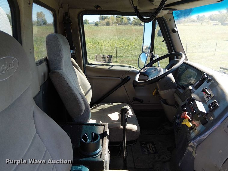 image for item DU3674 2005 Sterling Truck A9500 Series  semi truck