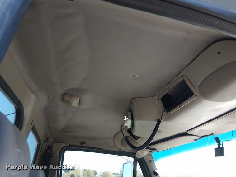 image for item DU3674 2005 Sterling Truck A9500 Series  semi truck