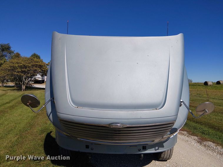 image for item DU3674 2005 Sterling Truck A9500 Series  semi truck