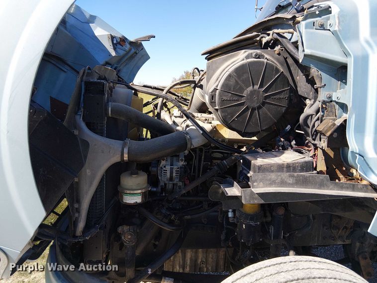 image for item DU3674 2005 Sterling Truck A9500 Series  semi truck