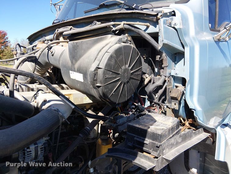 image for item DU3674 2005 Sterling Truck A9500 Series  semi truck