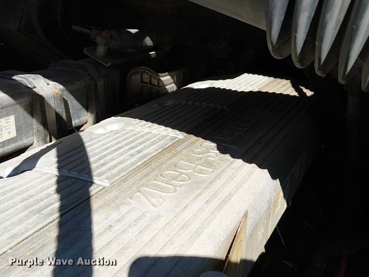 image for item DU3674 2005 Sterling Truck A9500 Series  semi truck