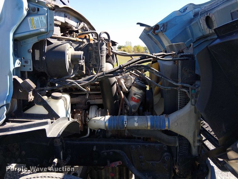 image for item DU3674 2005 Sterling Truck A9500 Series  semi truck