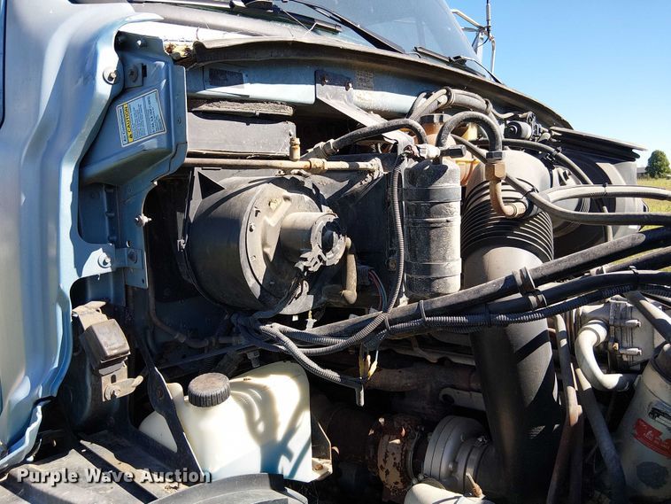 image for item DU3674 2005 Sterling Truck A9500 Series  semi truck