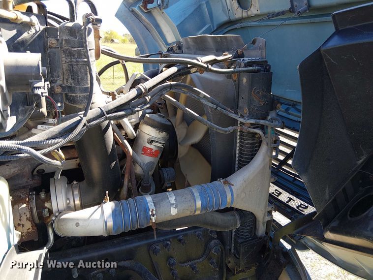 image for item DU3674 2005 Sterling Truck A9500 Series  semi truck