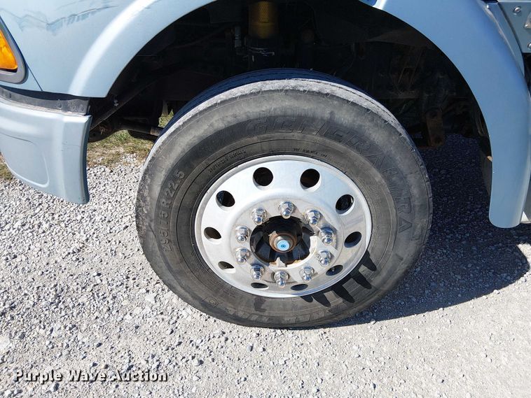 image for item DU3674 2005 Sterling Truck A9500 Series  semi truck