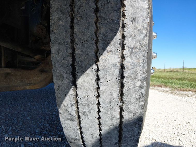 image for item DU3674 2005 Sterling Truck A9500 Series  semi truck