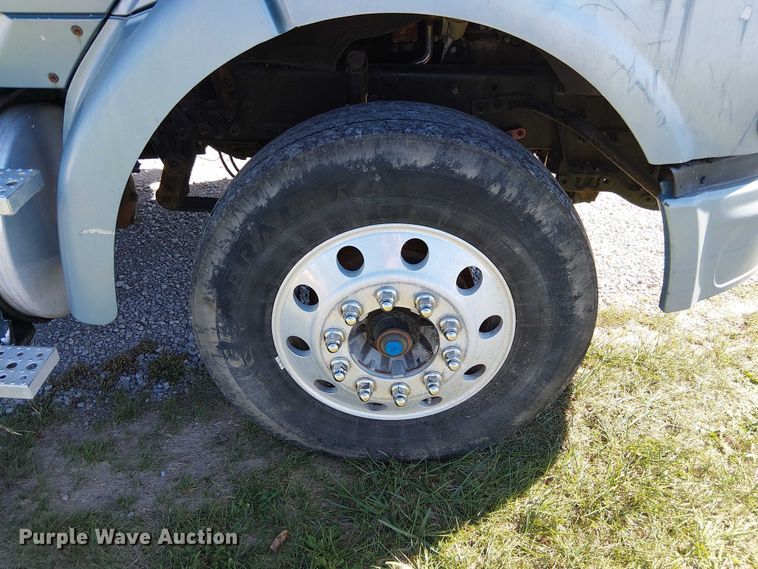 image for item DU3674 2005 Sterling Truck A9500 Series  semi truck