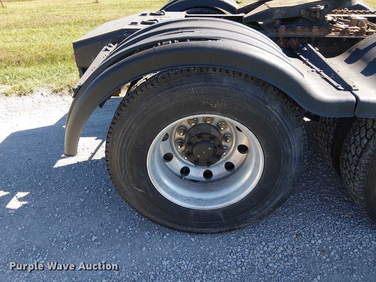 image for item DU3674 2005 Sterling Truck A9500 Series  semi truck