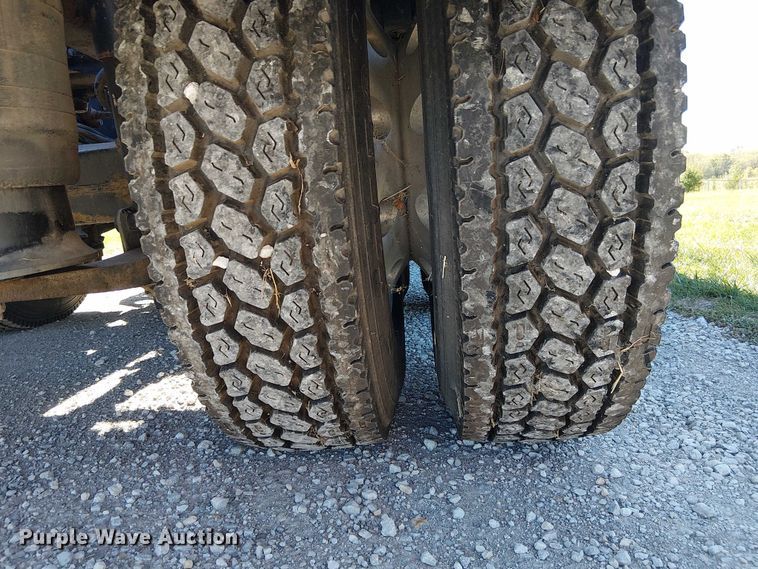 image for item DU3674 2005 Sterling Truck A9500 Series  semi truck