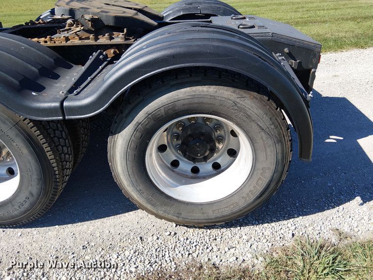 image for item DU3674 2005 Sterling Truck A9500 Series  semi truck