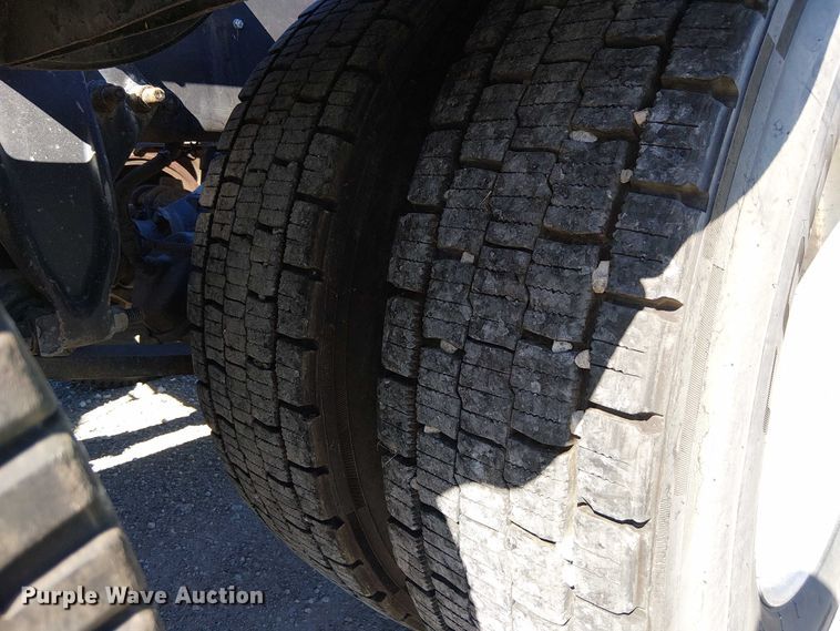 image for item DU3674 2005 Sterling Truck A9500 Series  semi truck