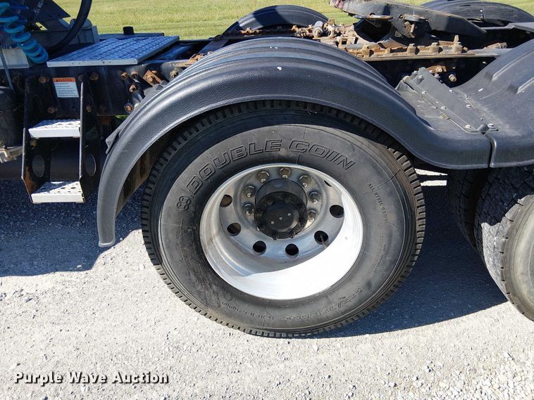 image for item DU3674 2005 Sterling Truck A9500 Series  semi truck