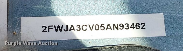 image for item DU3674 2005 Sterling Truck A9500 Series  semi truck