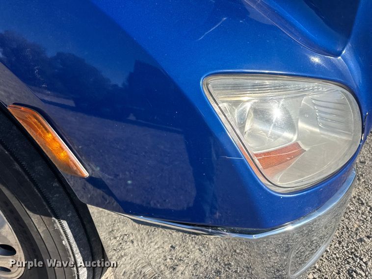 image for item DW6638 2020 Peterbilt 579 semi truck