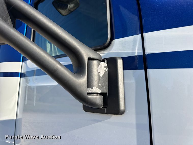 image for item DW6638 2020 Peterbilt 579 semi truck