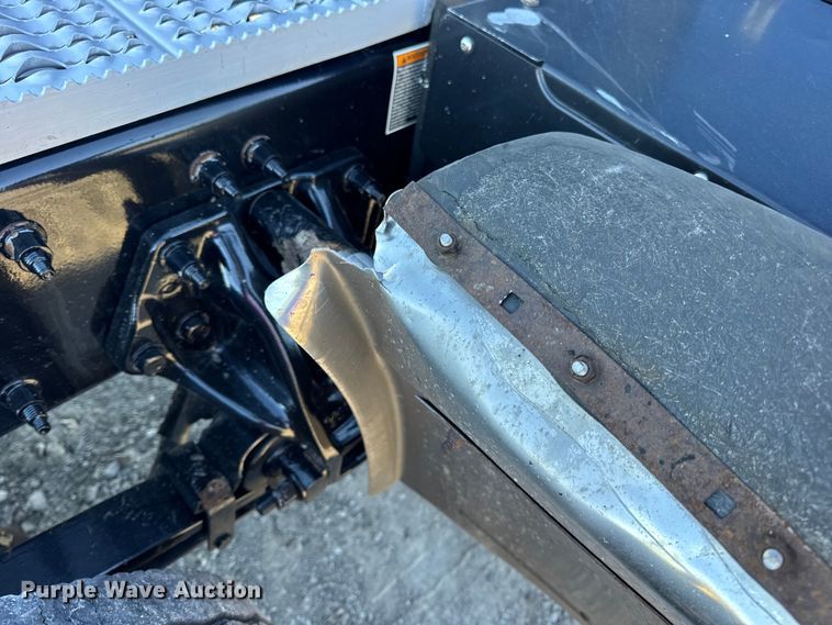 image for item DW6638 2020 Peterbilt 579 semi truck