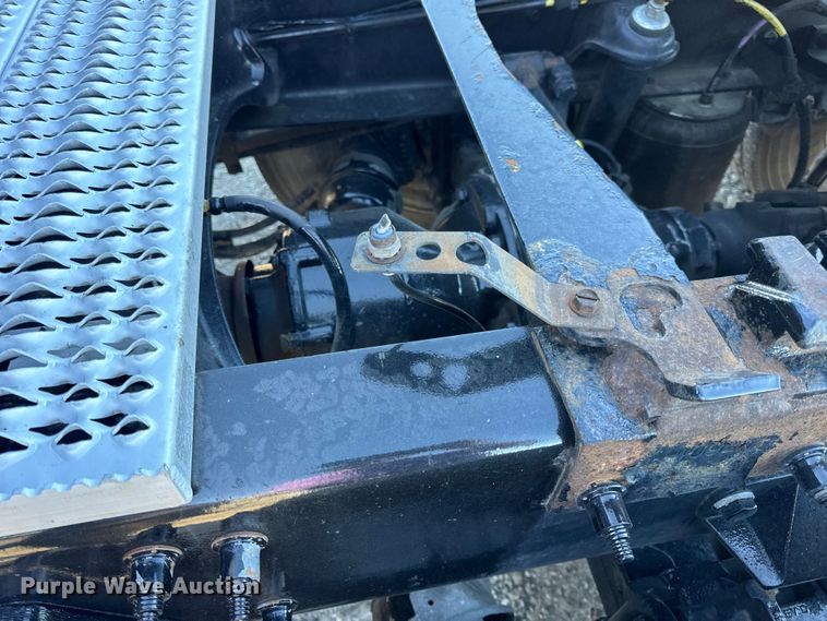 image for item DW6638 2020 Peterbilt 579 semi truck