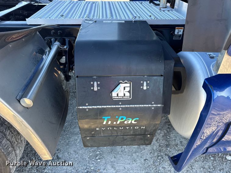 image for item DW6638 2020 Peterbilt 579 semi truck