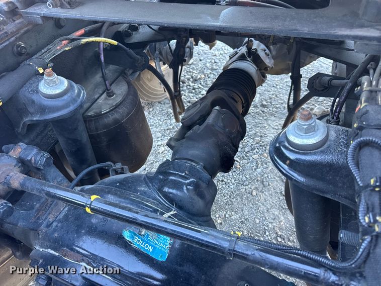 image for item DW6638 2020 Peterbilt 579 semi truck